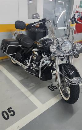 HARLEY-DAVIDSON ROAD KING CLASSIC 
